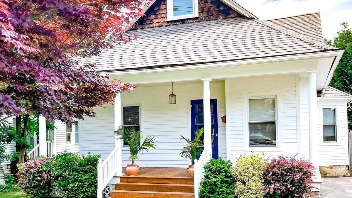 Avon House | Cutest Beach House