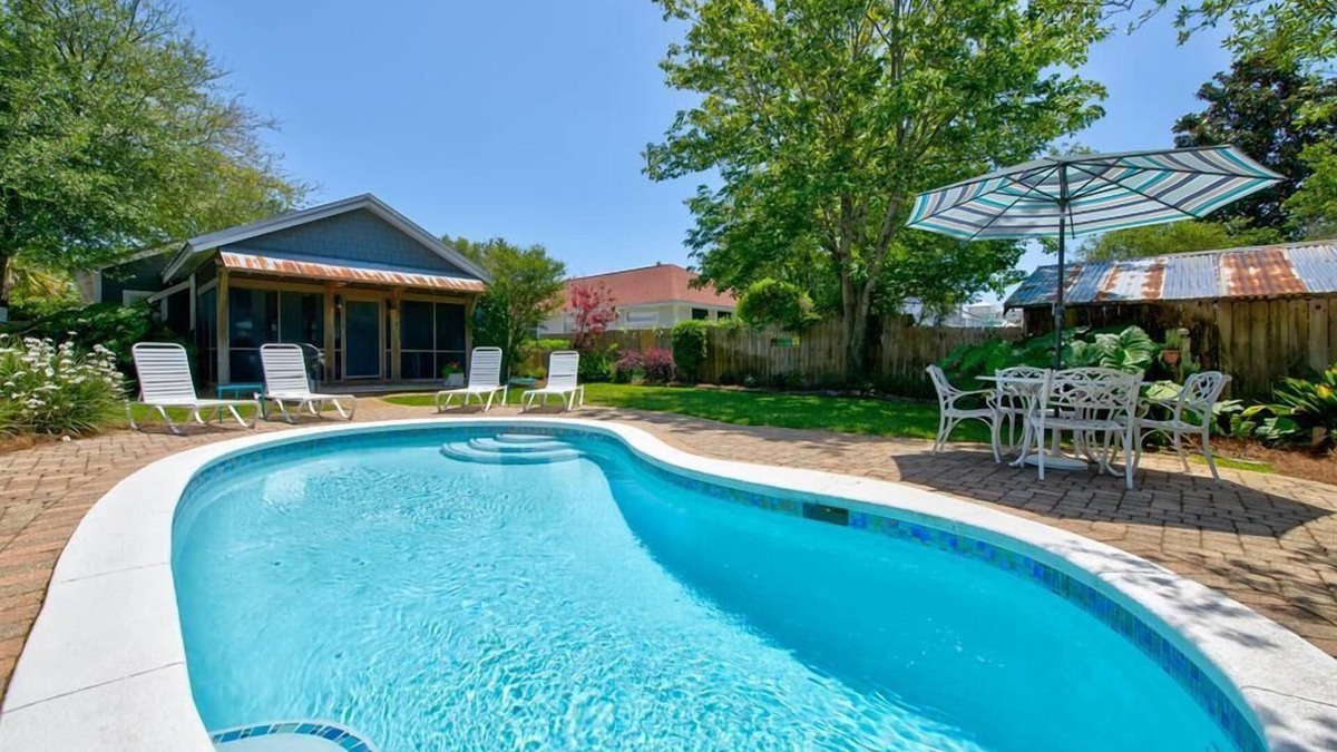 Crystal Beach House | Cutest Cottage in Crystal Beach! Private Pool, Tesla/EV Charger, Close to Beach