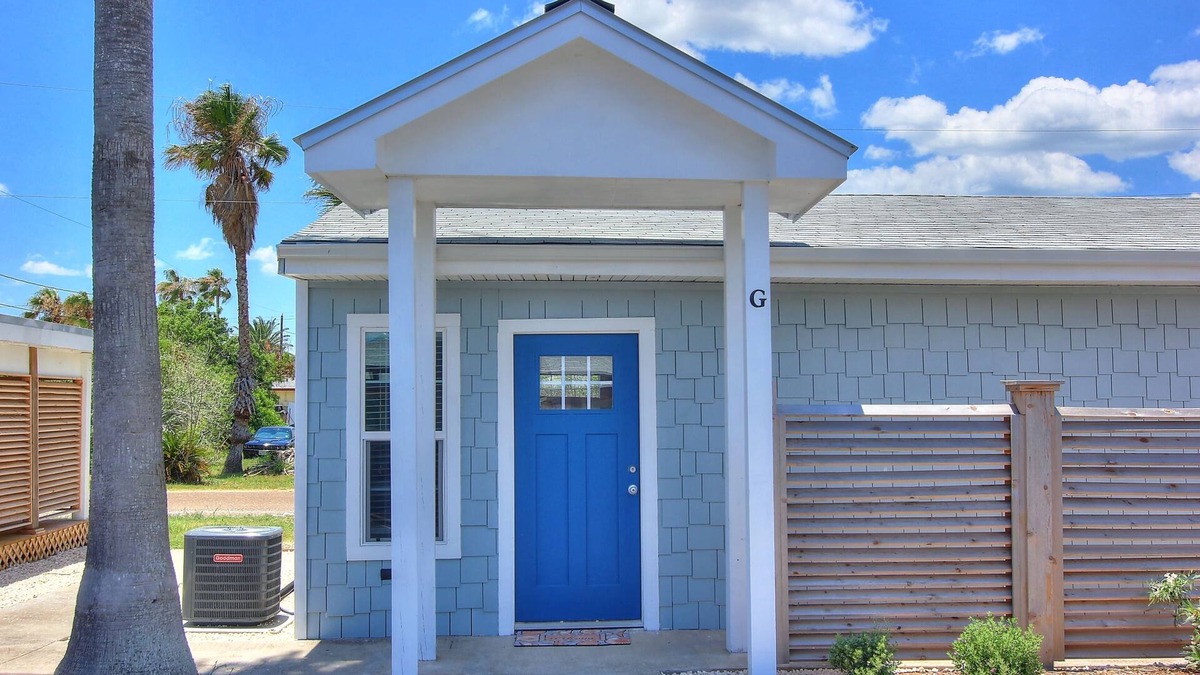 Old Town Cottage | Cutest cottage in all of Port A! Short Walk to the beach!