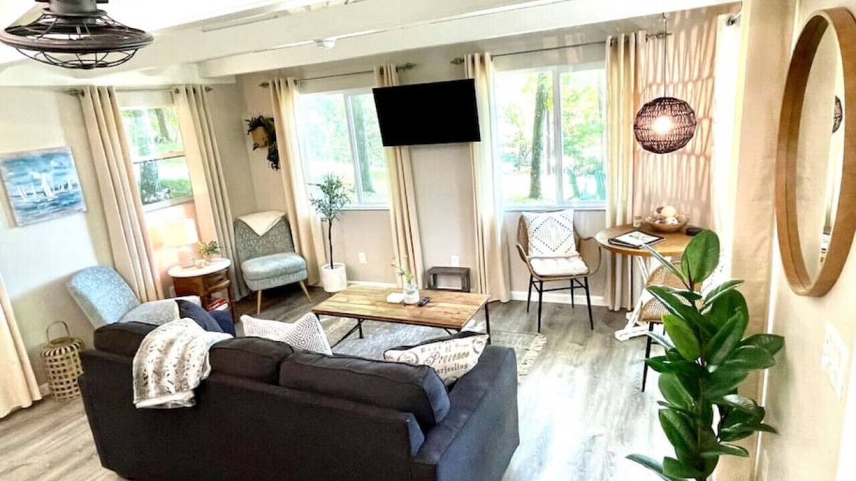 Cadiz Cottage | Cutest Cozy Getaway Cottage w/Sunset Lakeview