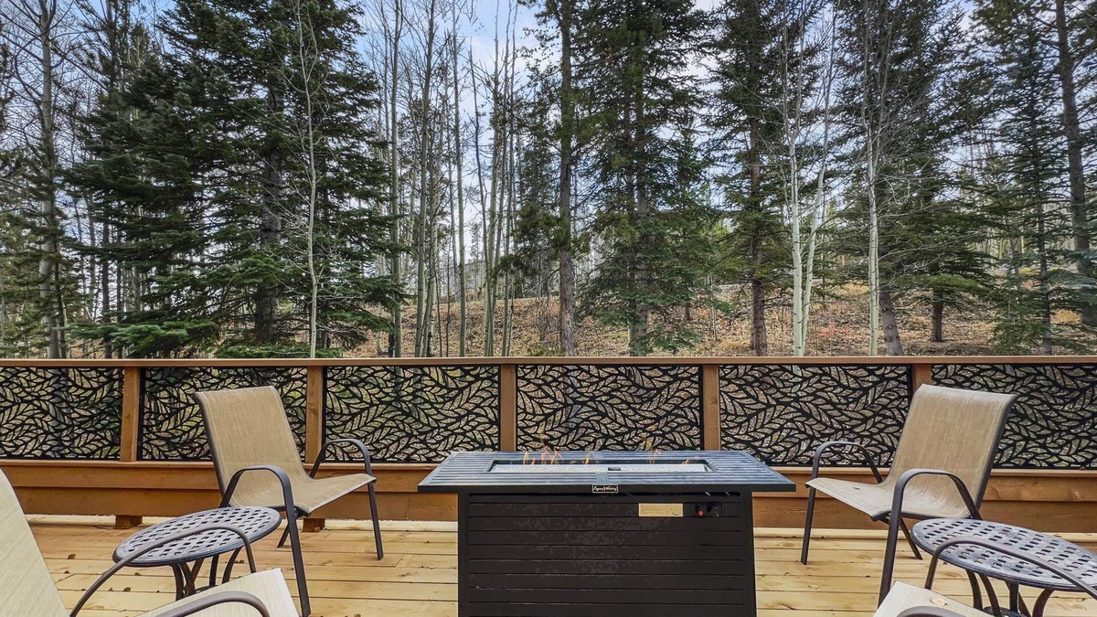 Wildernest House | Cutty Sark Court #2 3br 2.5ba Mountain Views 3 Bedroom Townhouse by RedAwning