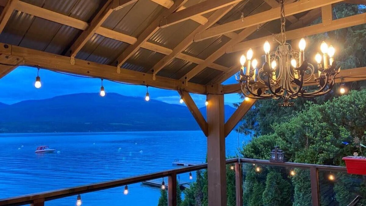 Blind Bay Cabin | Cvit Creek Tiny Cabin on Lakefront on Shuswap Lake - Eagle Bay