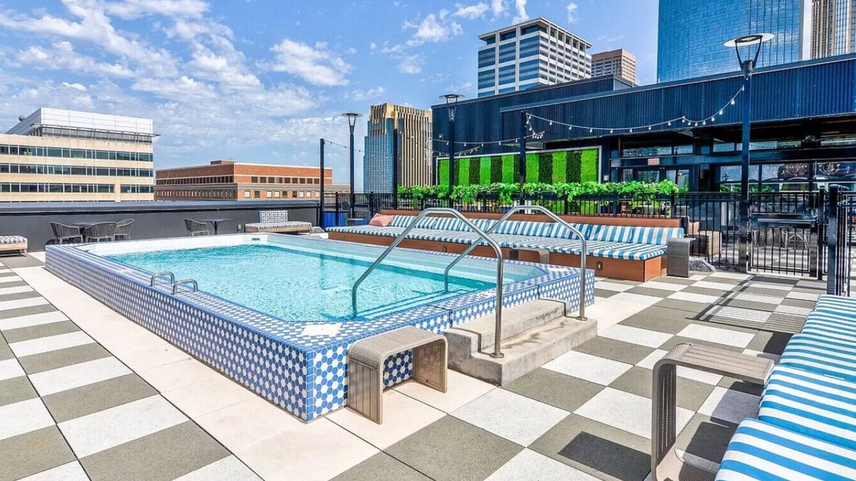 Downtown Minneapolis Apartment | CW Studio Sky Lounge Rooftop Pool Gym H