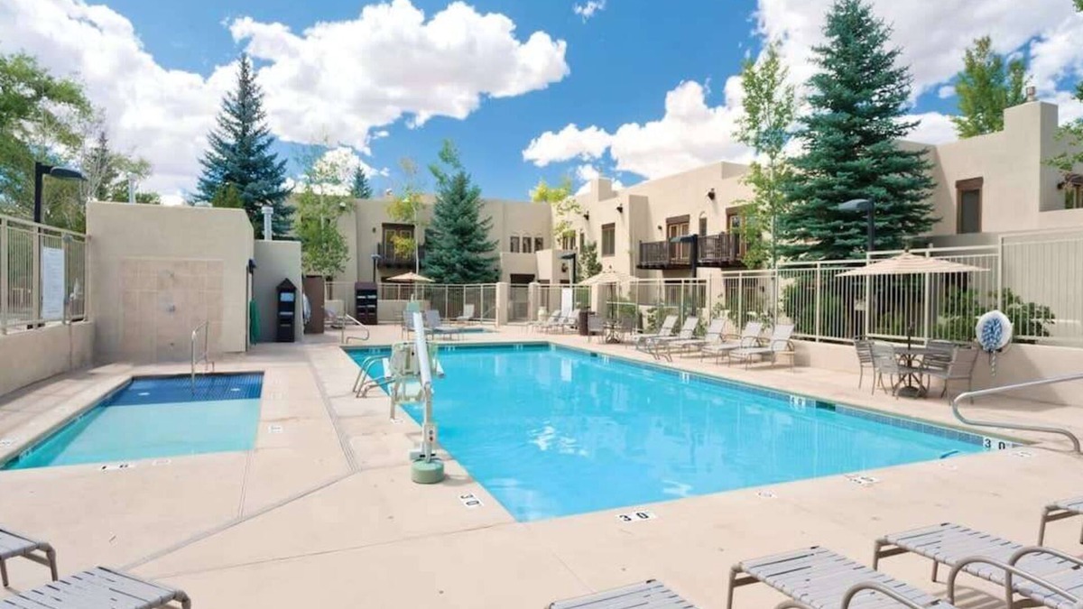 Taos Condo | CW Taos Resort | 1BR/1BA King Balcony Suite