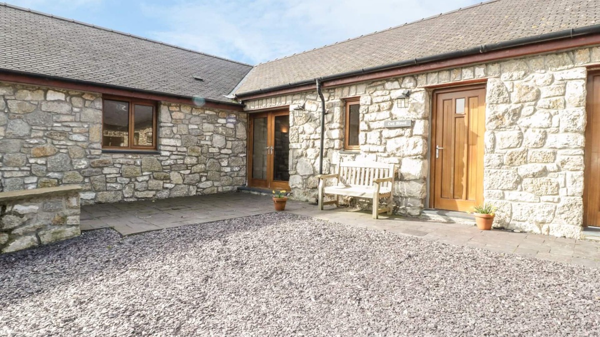 Penmon Cottage | CWT BLAWD, pet friendly, country holiday cottage in Llangoed