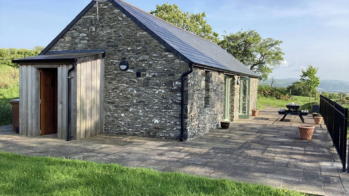 Tregaron Cottage | CWTCH, pet friendly, character holiday cottage in Pontrhydfendigaid