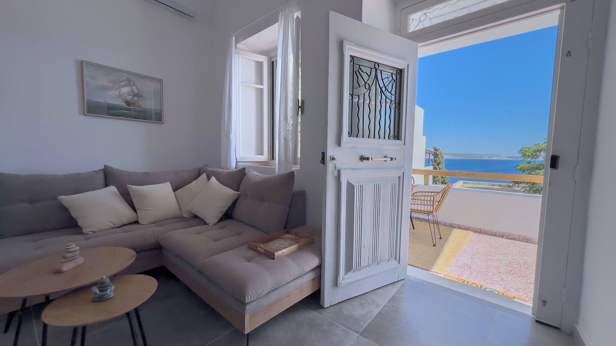 Milos House | Cycladic Home with a view - 2 min walk from the beach!