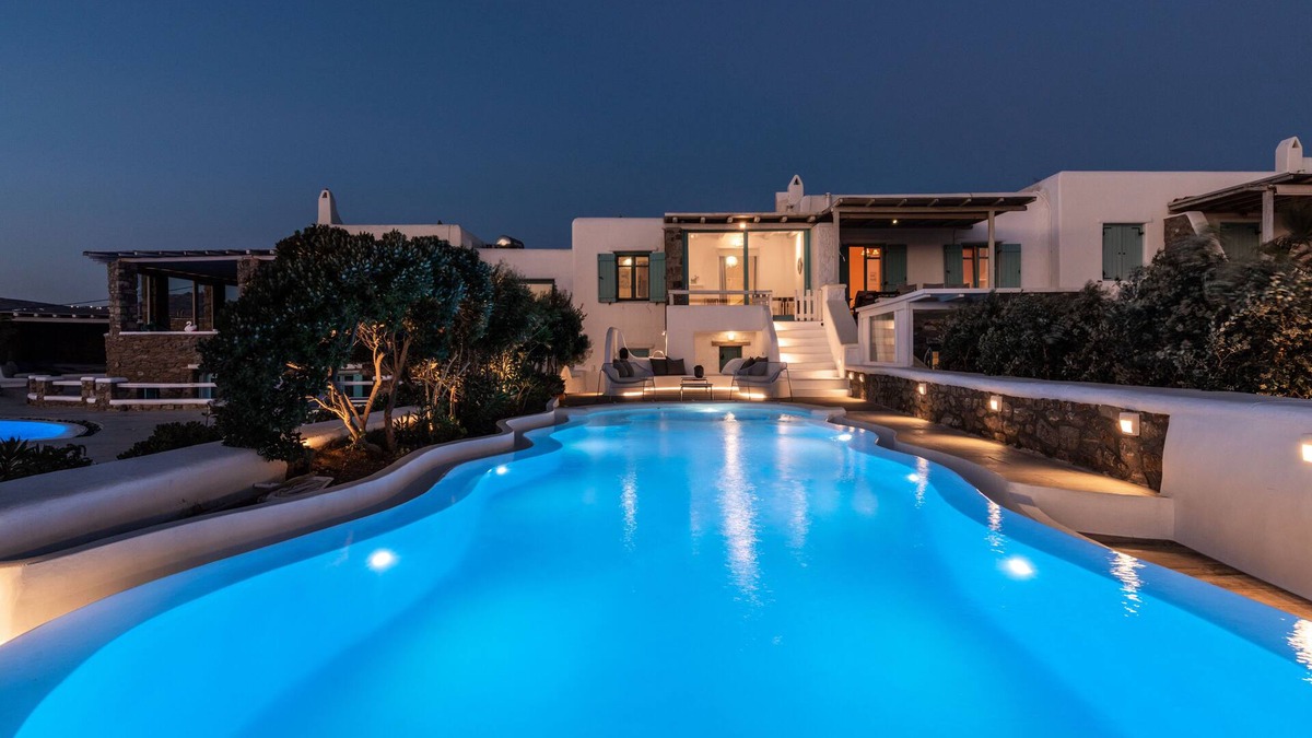 Kalafatis House | Cycladic Luxury and Comfort in Kalo Livadi