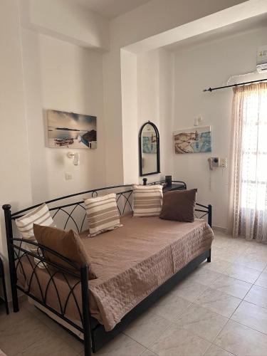 Perivolos Apartment | Cycladic Relaxation Corner