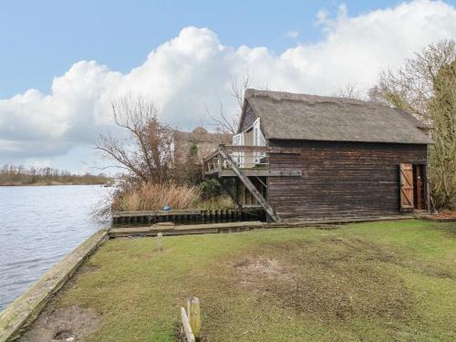 Irstead House | Cygnus Boathouse