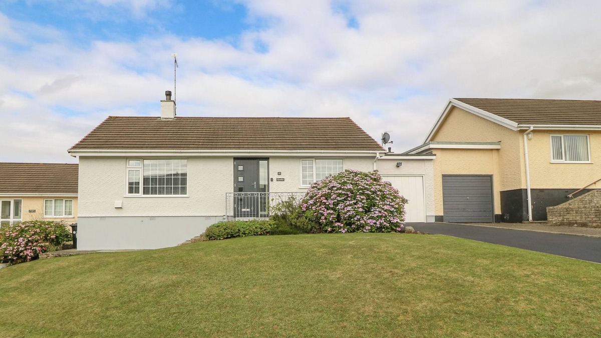 Llangefni Cottage | CYNEFIN, pet friendly, with a garden in Llangefni