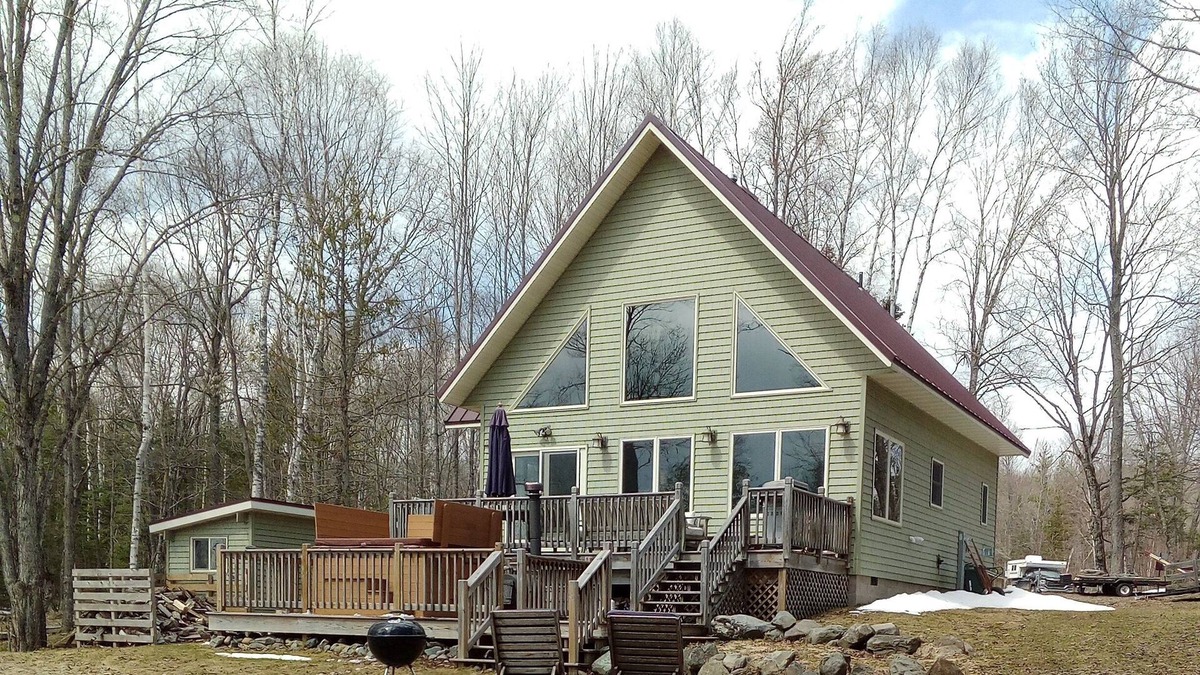 Covington Cabin | Cynic's Cove - A lakefront hideaway deep in the northern forest.