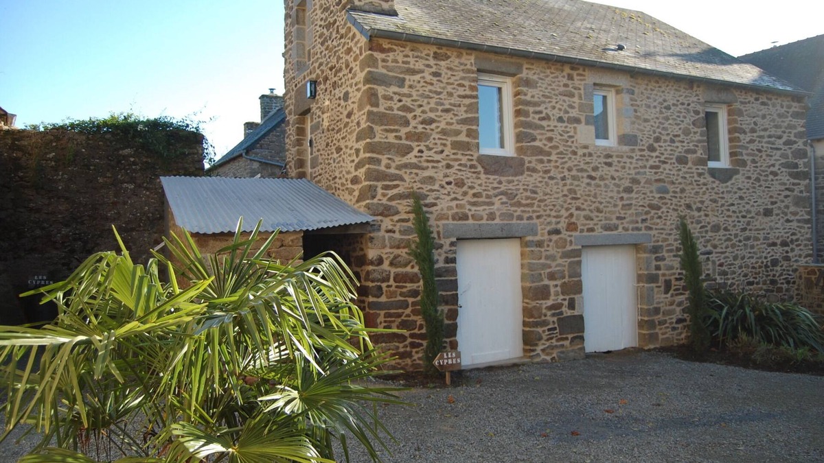 Miniac-Morvan House | cypres close to st malo