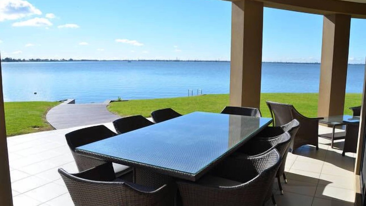 Mulwala House | Cypress House directly on Lake Mulwala