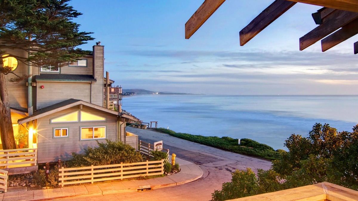 El Granada Hotel | Cypress Inn On Miramar Beach