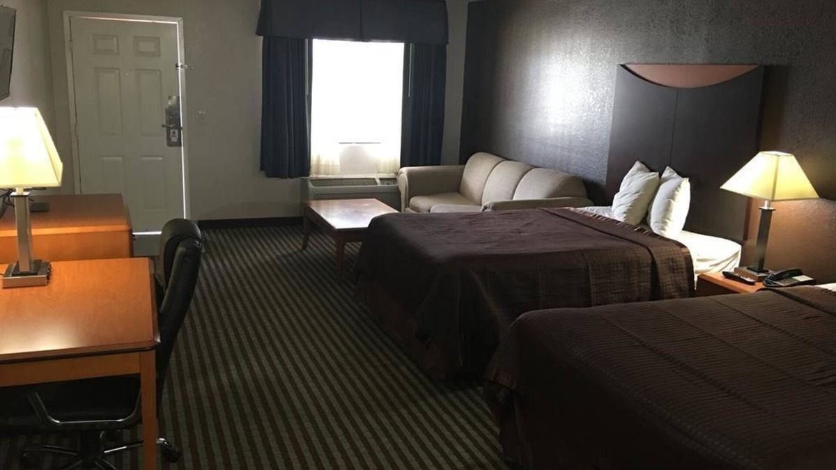 New Roads Hotel | Cypress Inn