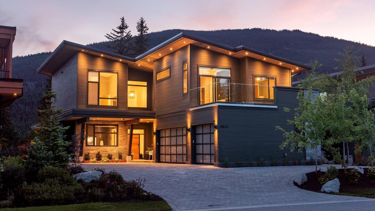 Whistler Ski Chalet | Cypress Links - Golf Course Location, modern w/AC, Hot tub