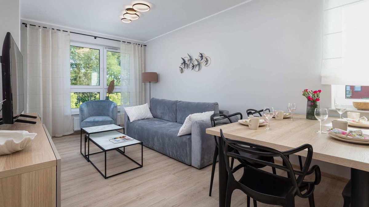 Kolobrzeg Apartment | Cztery Pory Roku 67C | Bright Apartment | Desk