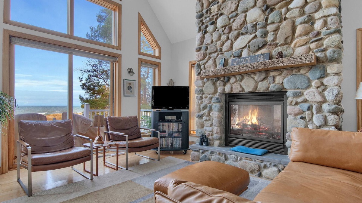 Port Sanilac House | Czy Lkefront Retreat/Fireplace