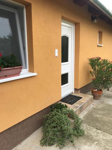 Gyomro Apartment | Dália apartman Gyömrő