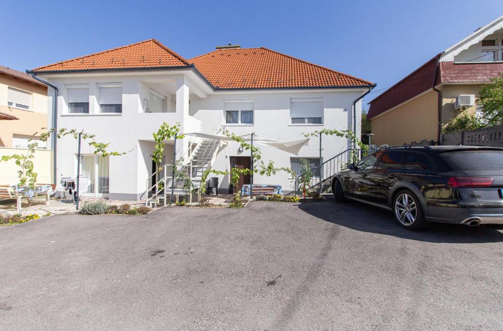 Gyor Apartment | Déli Terasz A Apartman Free parking, self-check-in anytime