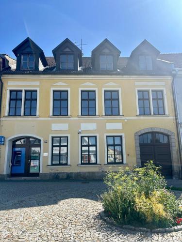 Nova Bystrice Apartment | Dům na náměstí