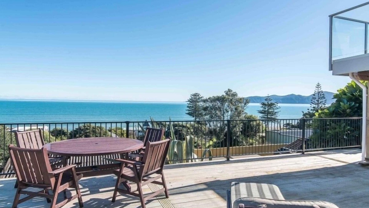 Raumati South Apartment | D&J's Coastal Secret- Massive Views