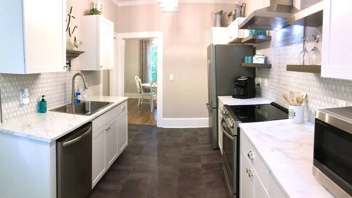 Newton House | D-Liteful Stay in Downtown Newton