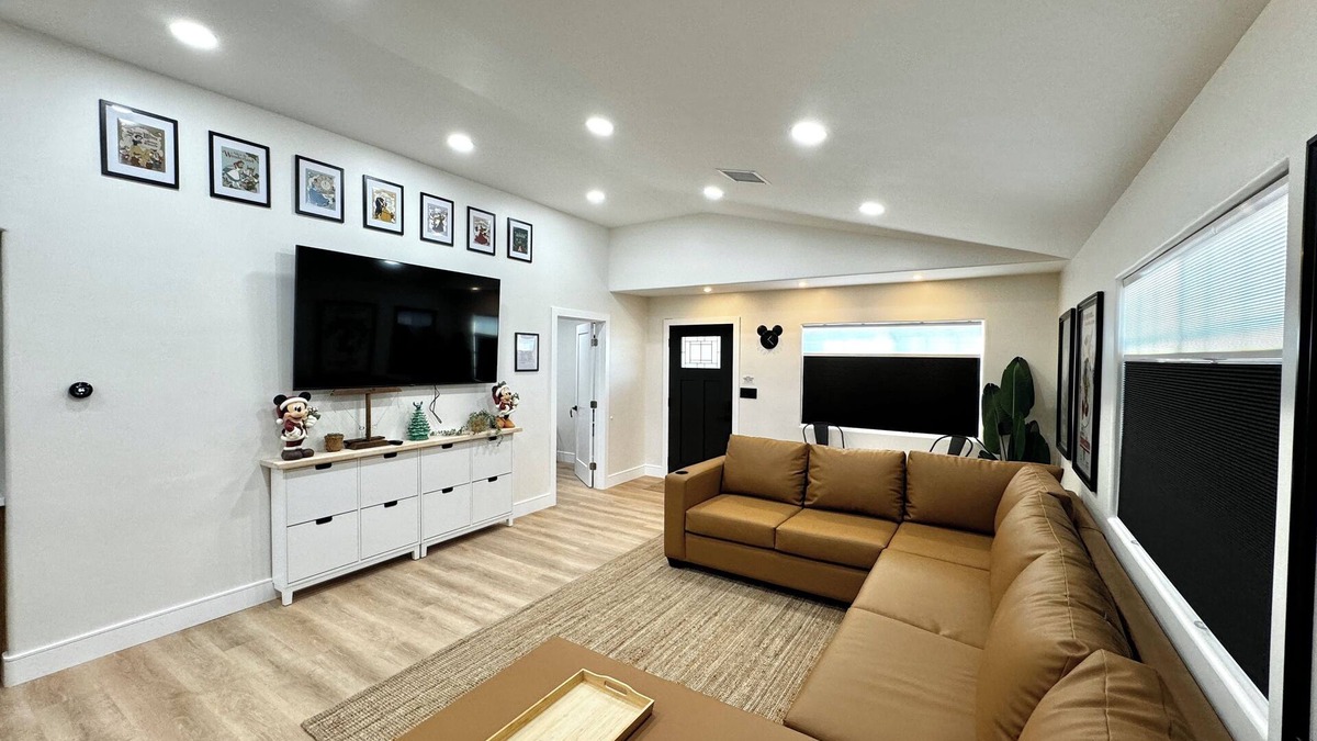 Santa Ana House | D'Neighbor 3bed 3bath