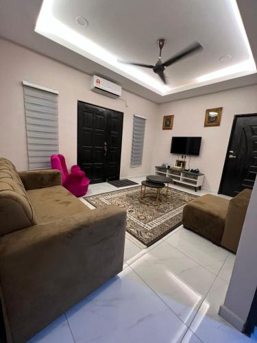 Kampung Sungai C House | D'Nuha homestay Unit 2 Chenderong Balai Teluk Intan