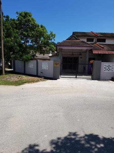 Kampung Geliga Besar House | D'Salbiah Homestay