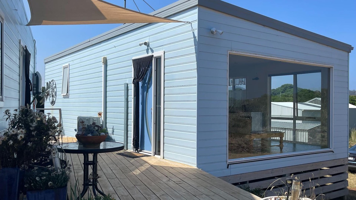 Dolphin Sands Ski Chalet | d'Sands on Great Oyster Bay.