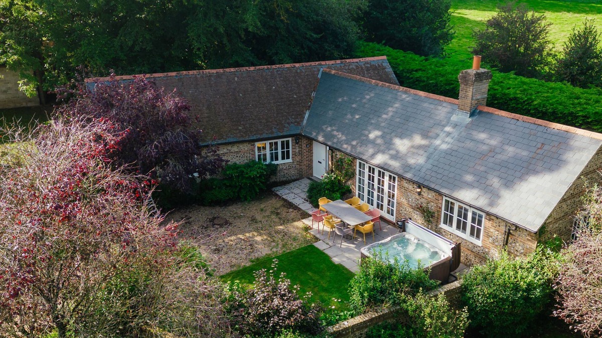 Higher Bockhampton Cottage | D'Urberville - Perfect Family Cottage With Hot Tub & Gated Garden