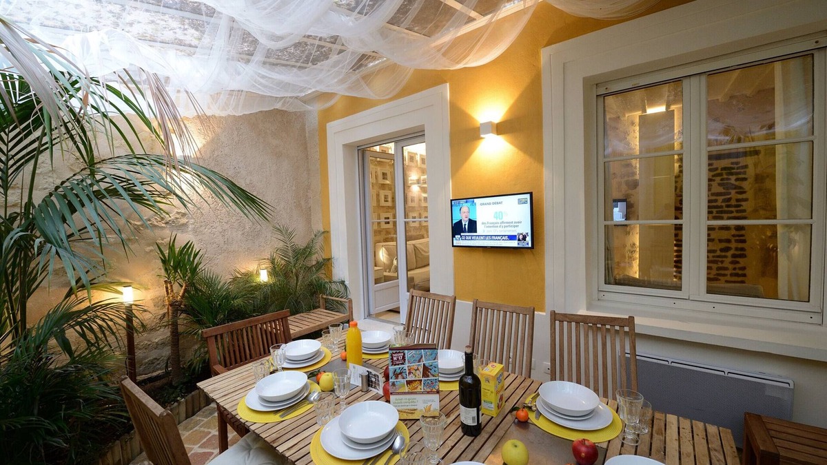 3rd Arrondissement Apartment | D0 Sweet garden