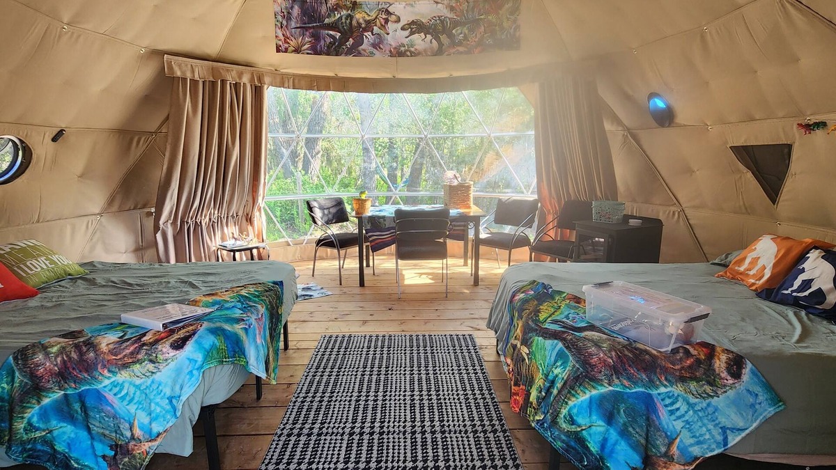 Rosedale Cabin | #D2 Dino Dome-2 Dbl Beds- Pet friendly