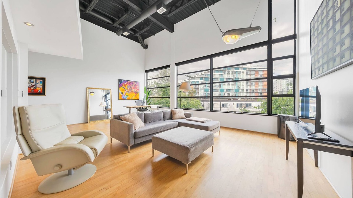 Southeast False Creek Apartment | D25 - Large 1 bedroom 2 bathroom in Mount Pleasant
