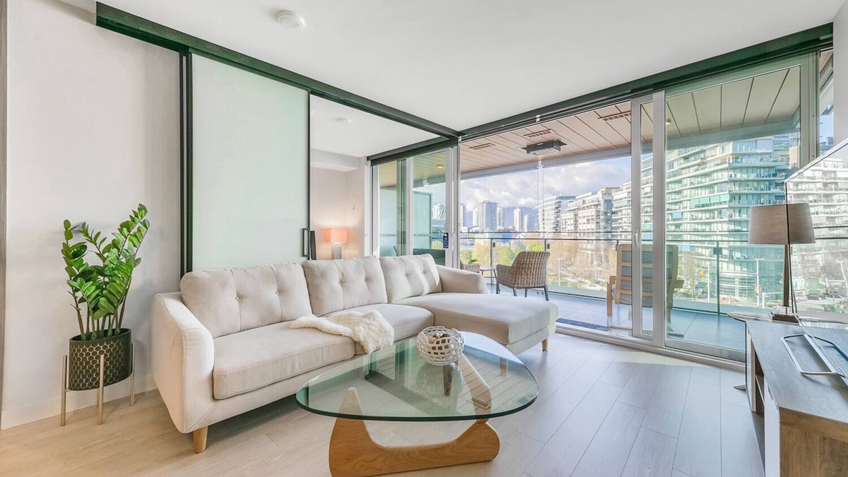 Southeast False Creek Apartment | D59 - Amazing 2 bedroom at Avenue One