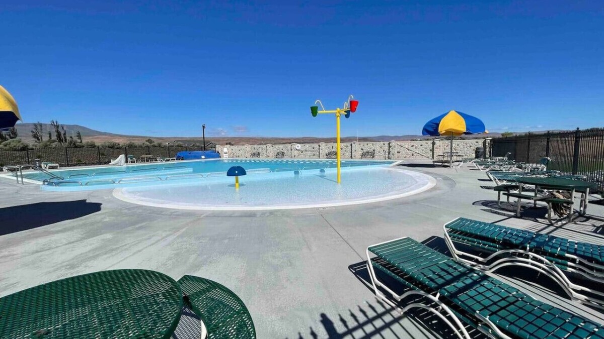 Desert Aire House | DA Perfect Oasis! Near the George 5 beds 2 bath
