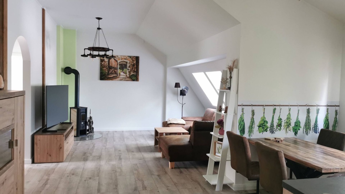 Senzig Apartment | Dachgeschosswohnung in See/waldnähe