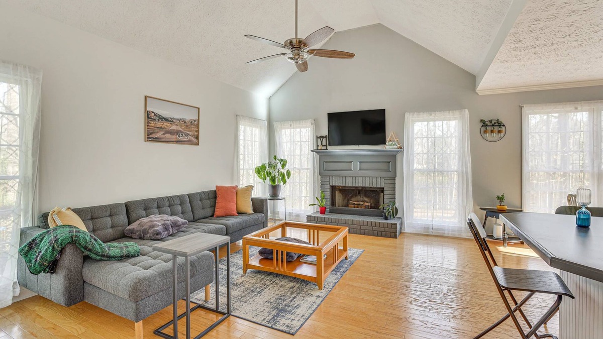 Dacula House | Dacula Getaway – 5BR/3.5BA