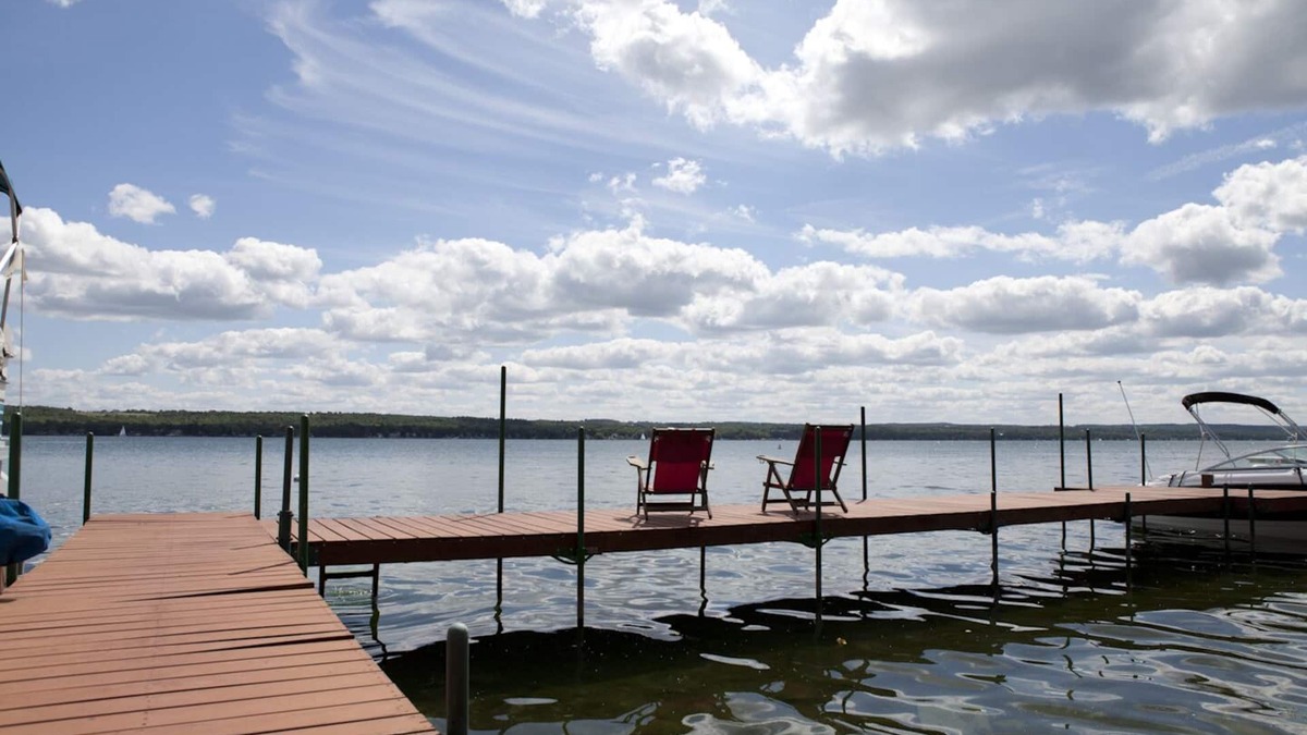 Canandaigua House | Dad's Cottagen★ Private waterfront plus 3 King suites★