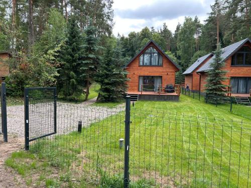 Biskupiec House | Dadajówka Domki i Apartamenty przy plaży