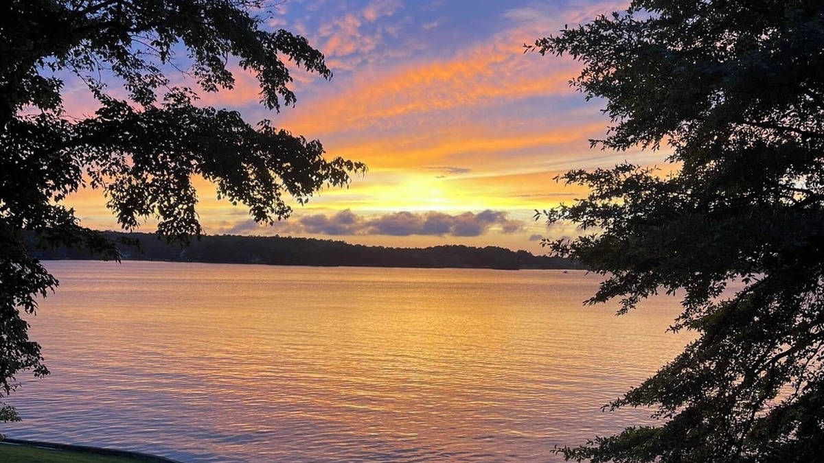 Dadeville House | Dadeville LAKEFRONT Family Retreat w/219ft of shoreline & private boat launch!