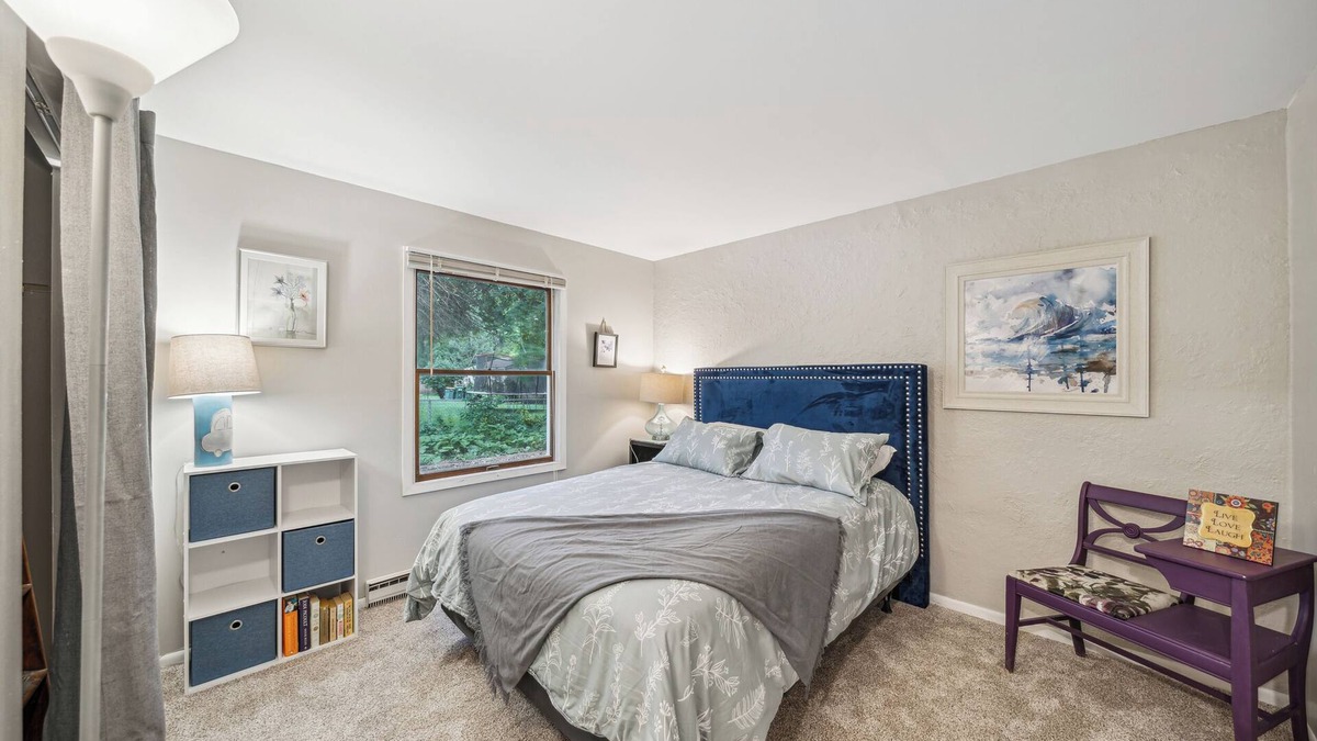 Stillwater House | Daffodil House - Large 6 Bedroom Accessible Rental