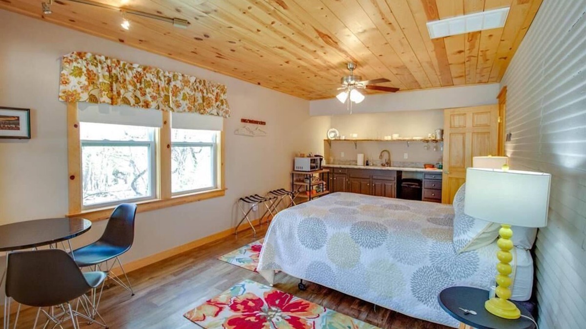 Grafton House | Dagget Hollow - Illinois Suite