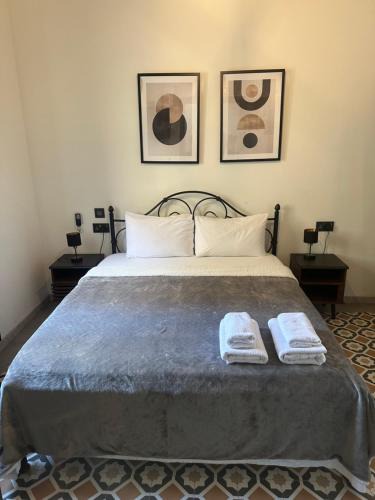 Paola Apartment | Dahlia apartment - Paola Modern Townhouse