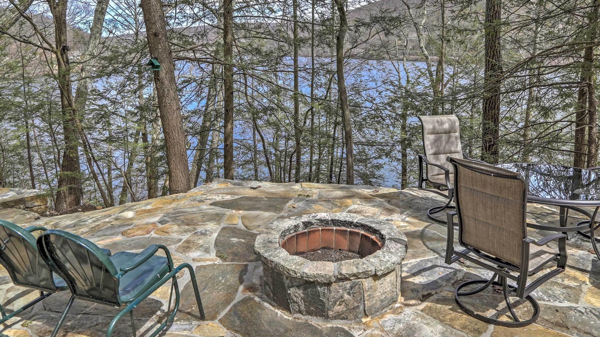 New Preston Cottage | Dainty New Preston Cottage w/Dock & Lake Views!