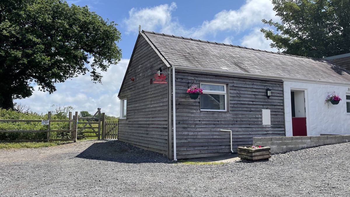 Whitland Cottage | DAIRY COTTAGE, pet friendly, character holiday cottage in Whitland