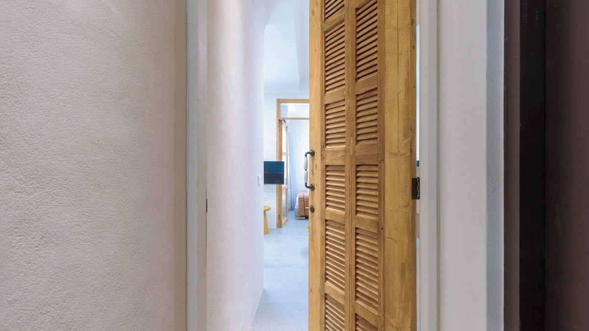 Gemmayzeh Apartment | Daisy 2BR Apartment In Gemmayze