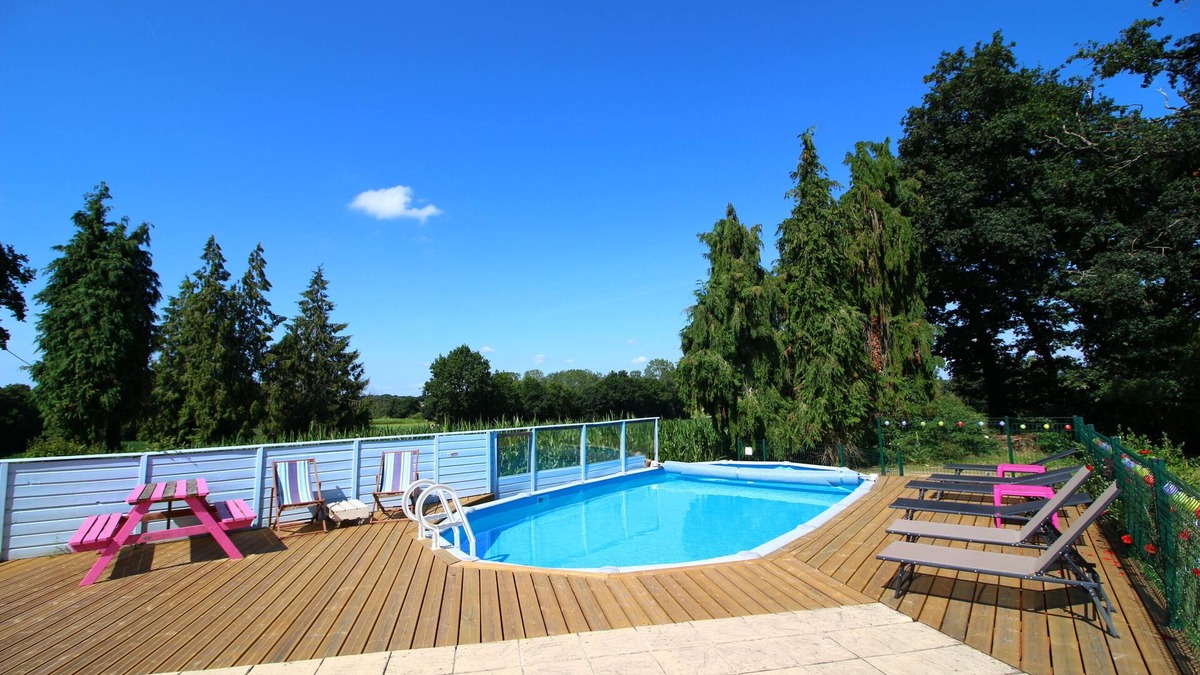 Mohon House | Daisy cottage in a quiet hamlet with shared heated outdoor swimming pool.